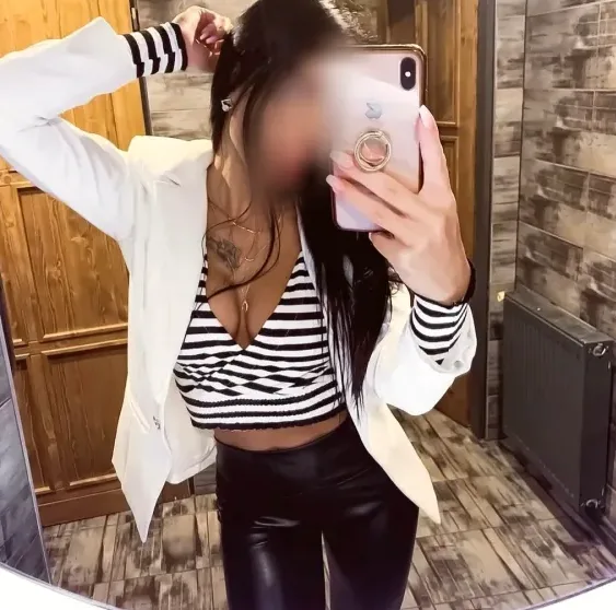 Alena, 34