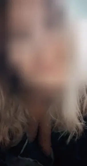 Andrea, 39