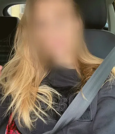 Bettina, 32