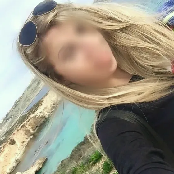 Eva, 34