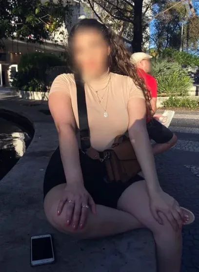 Isabella, 39