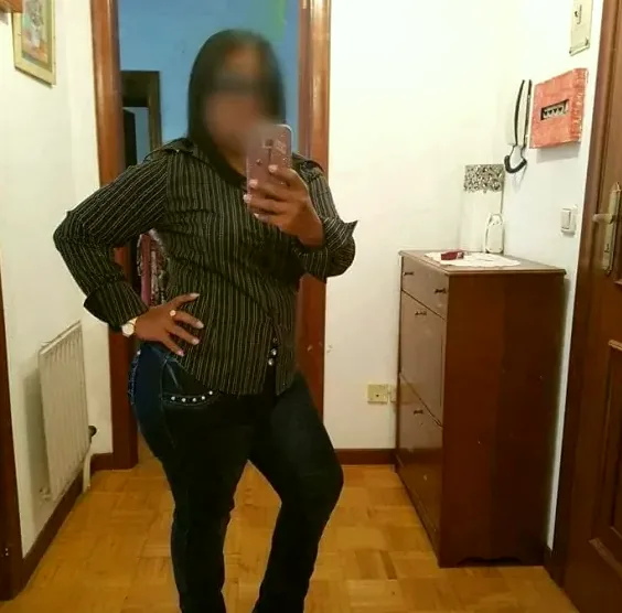 Kathrin, 39