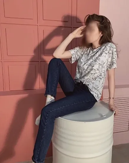 Nadine, 21