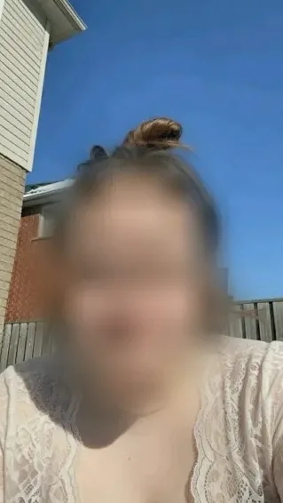 Sandra, 37