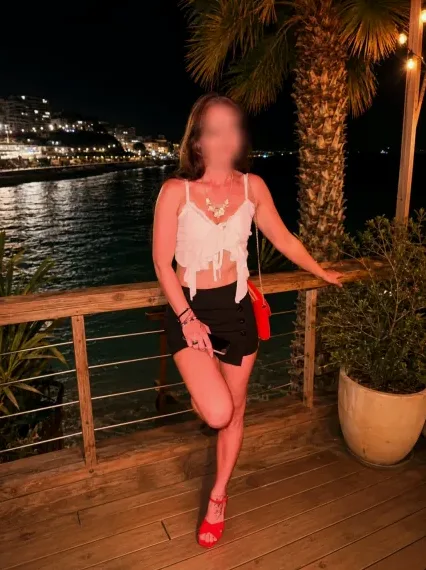 Sarah, 34