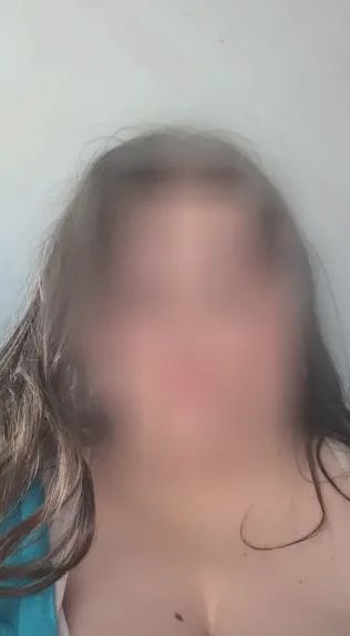 Simone, 24