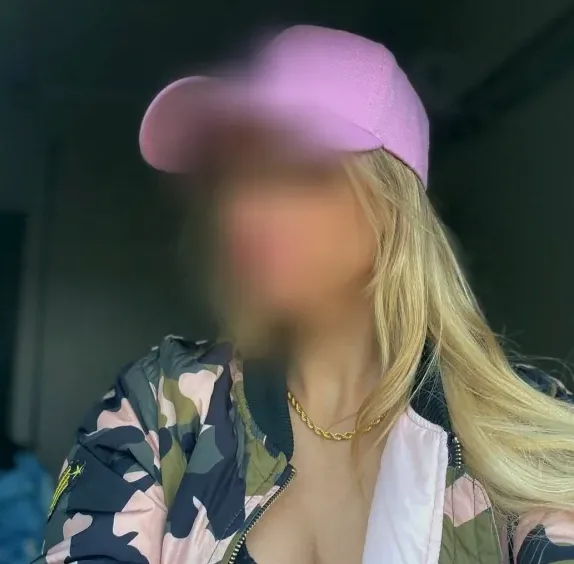 Valentina, 28