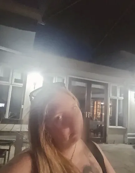 Vanessa, 35