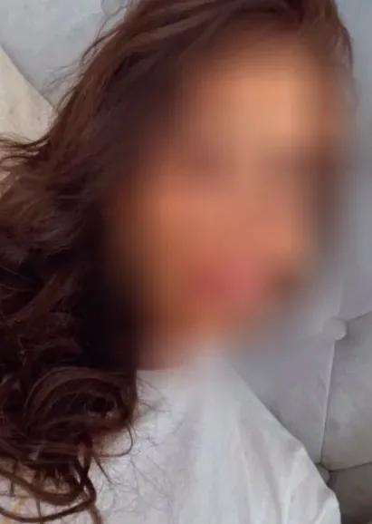 Viktoria, 33
